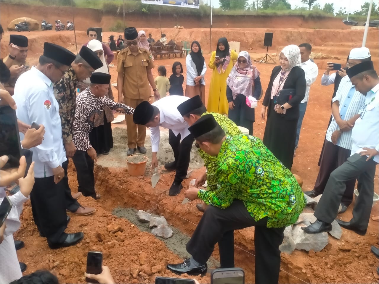 Peletakan Batu Pertama Pembangunan Masjid NIZARMARITA