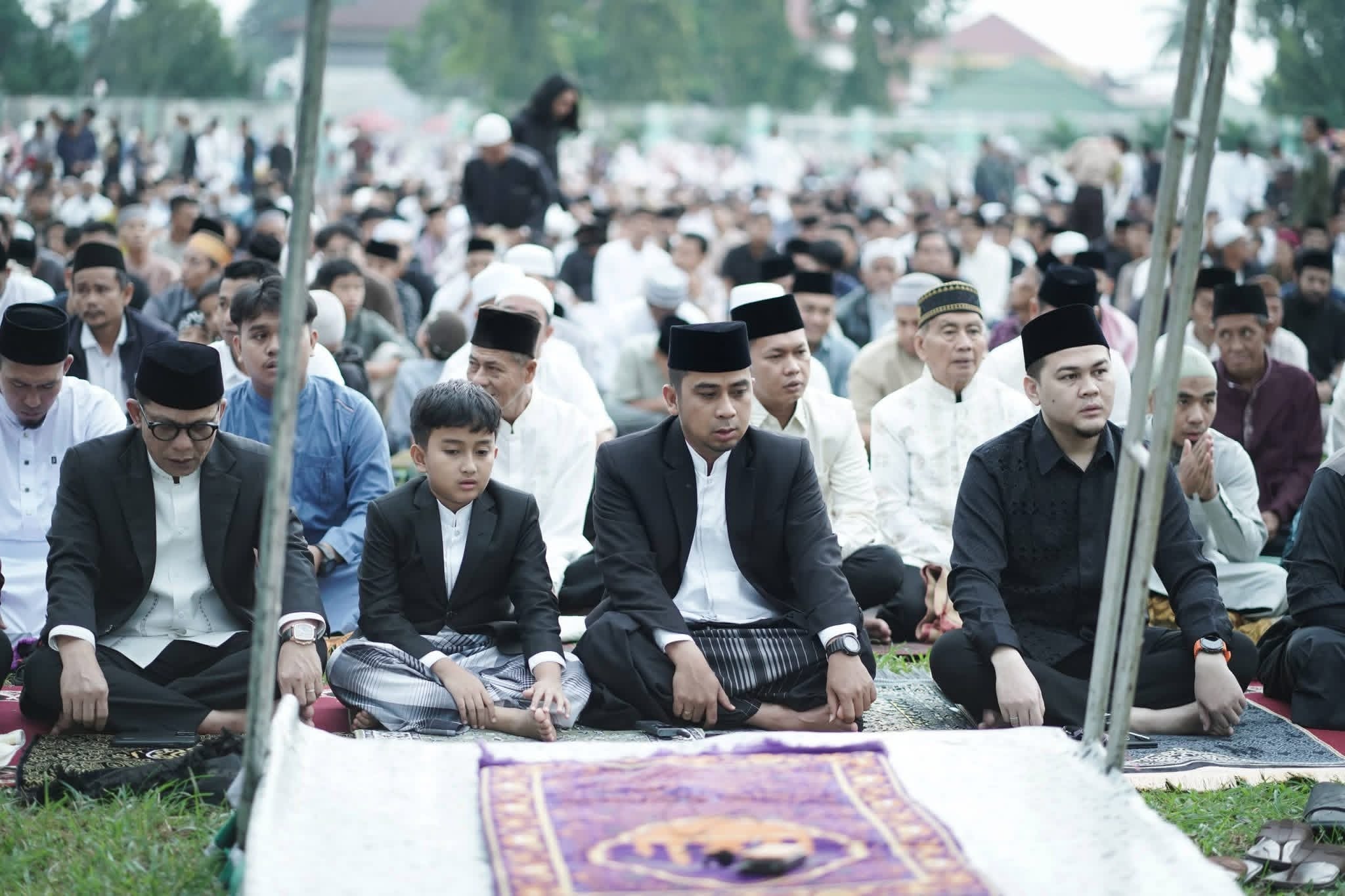 Wali Kota Solok Shalat Idulfitri Bersama Ribuan Warga di Lapangan Merdeka
