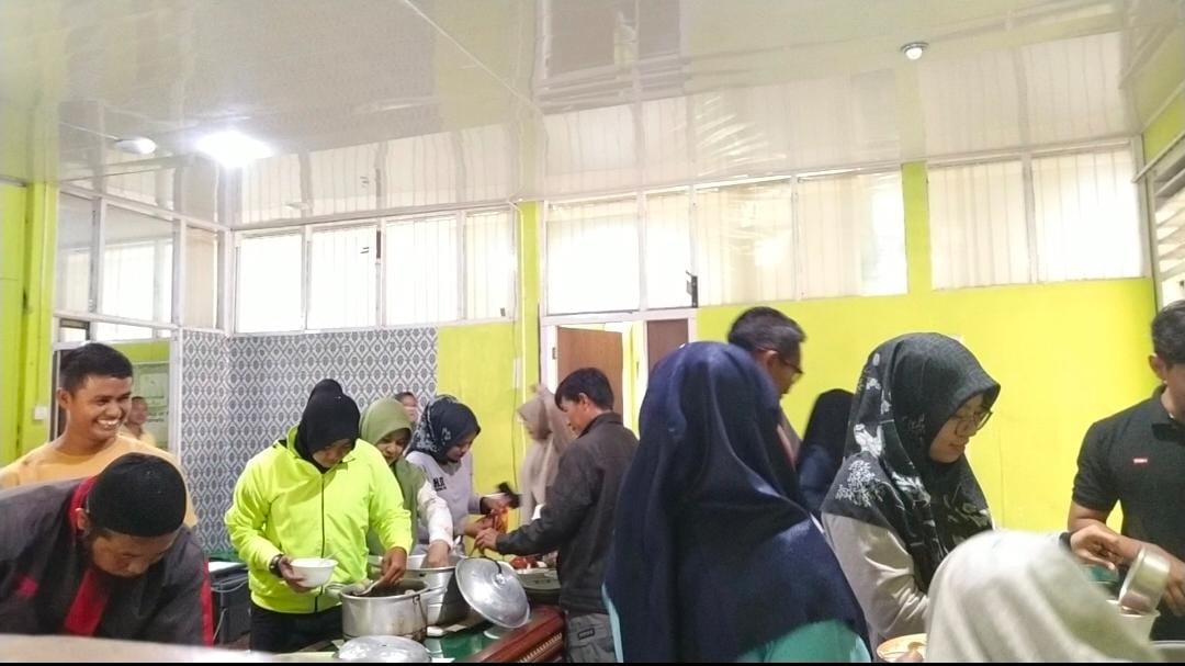 Harumkan Nama Kota Solok, Mitra Adakan Syukuran di Kantor DLH