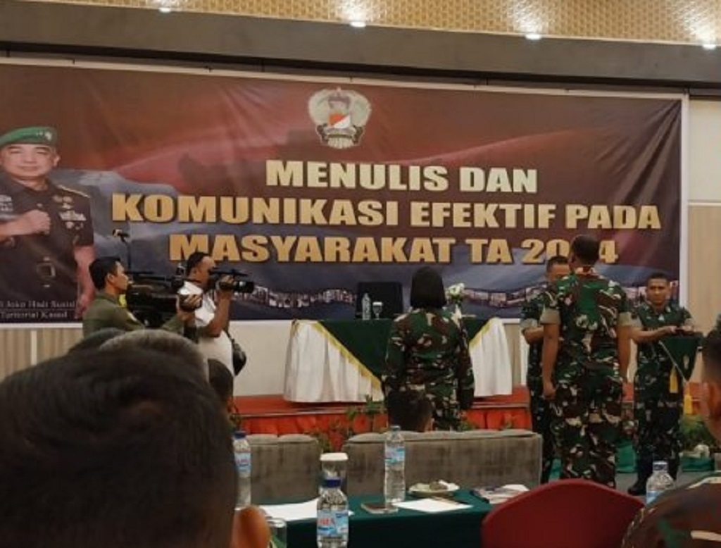 Dua Personel Pendim 0309/Solok Ikuti Pelatihan Menulis dan Komunikasi Efektif 