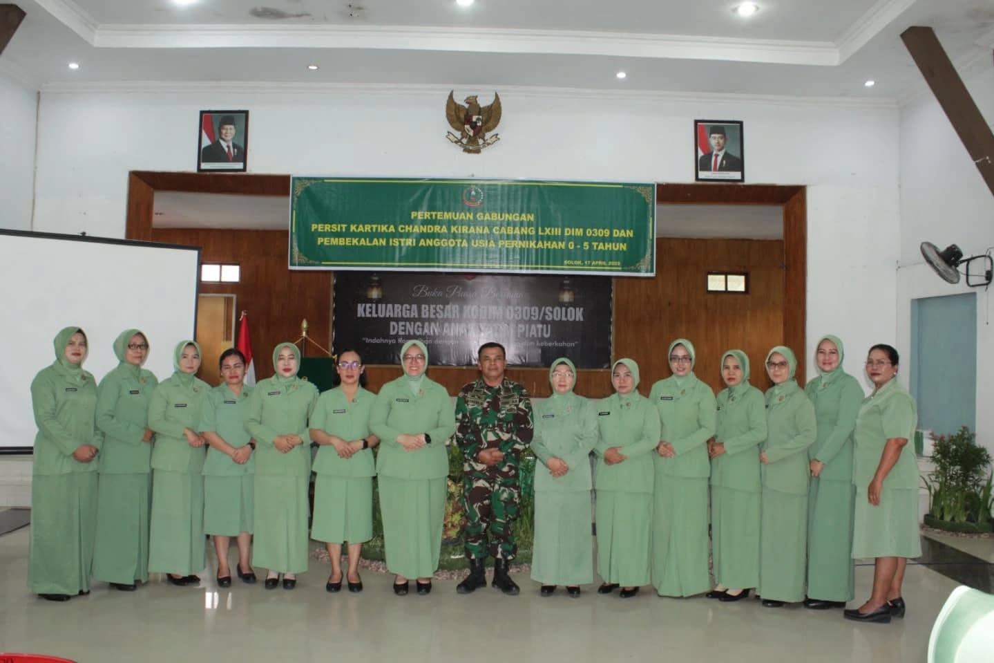 Persit KCK Cabang LXIII Kodim 0309/Solok Gelar Pertemuan Gabungan, Pererat Silaturahmi dan Dukung Peran Istri Prajurit
