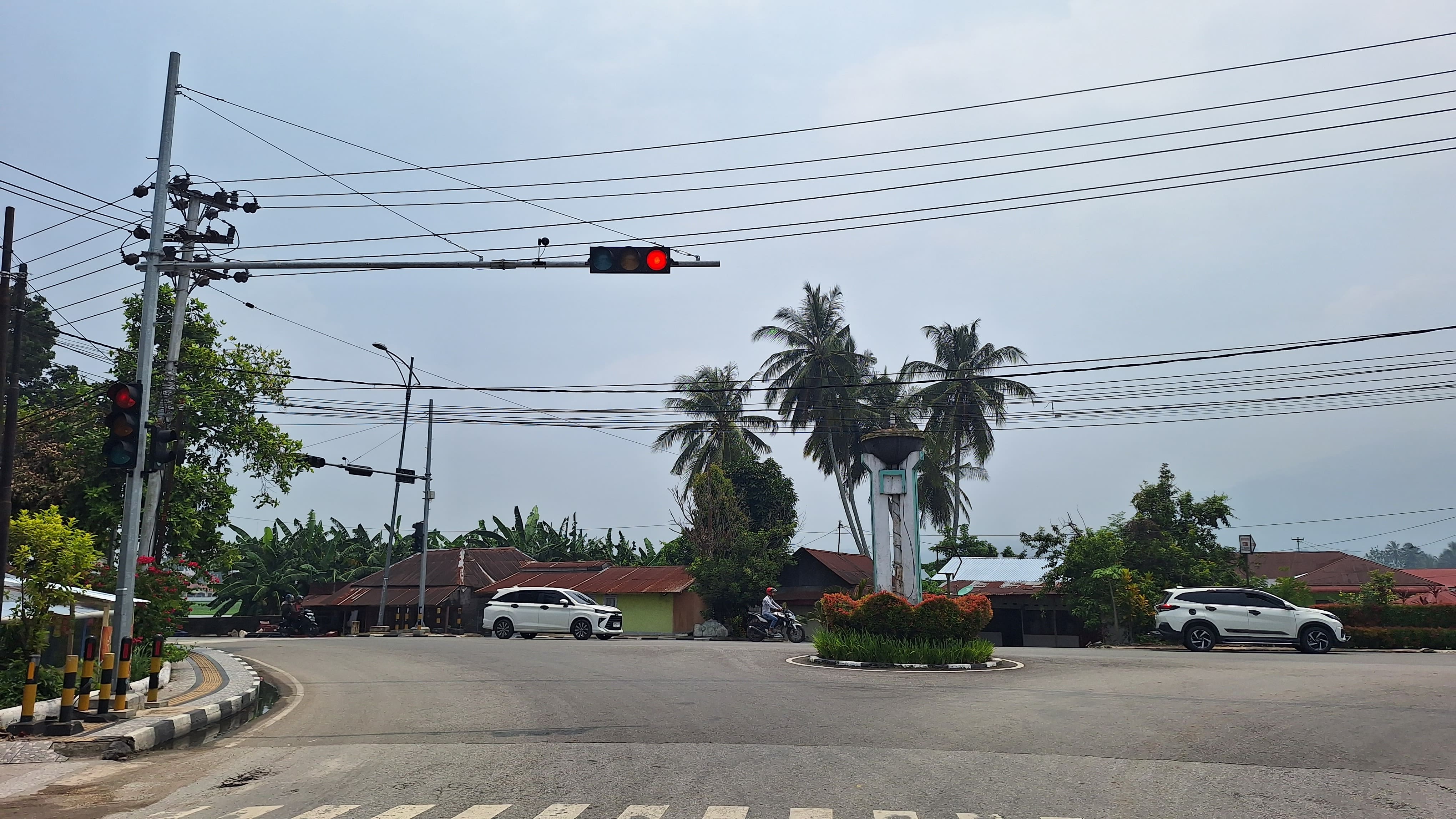 Gangguan APILL Ditangani, Pengaturan Lalu Lintas di Simpang Poliguna dan Pandan Kembali Normal
