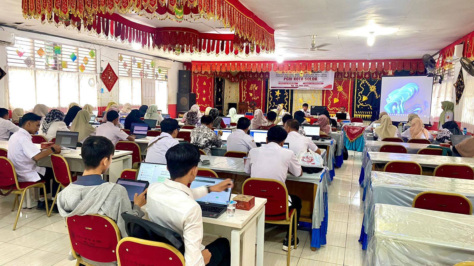 Disdik Kota Solok Gelar Sosialisasi Pembersihan Data Residu Dapodik dan Persiapan E-Ijazah