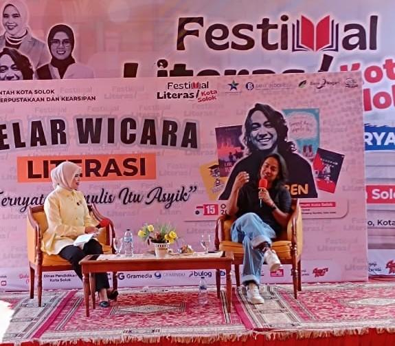 Semarak Festival Literasi Kota Solok, J.S Khairen Bagikan Inspirasi Menulis kepada Generasi Muda