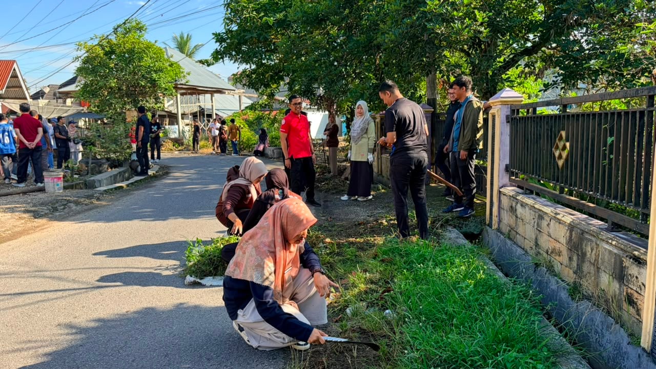 Gotong Royong ASN dan Masyarakat di Kelurahan KTK, Wujud Kolaborasi Jaga Kebersihan Kota Solok