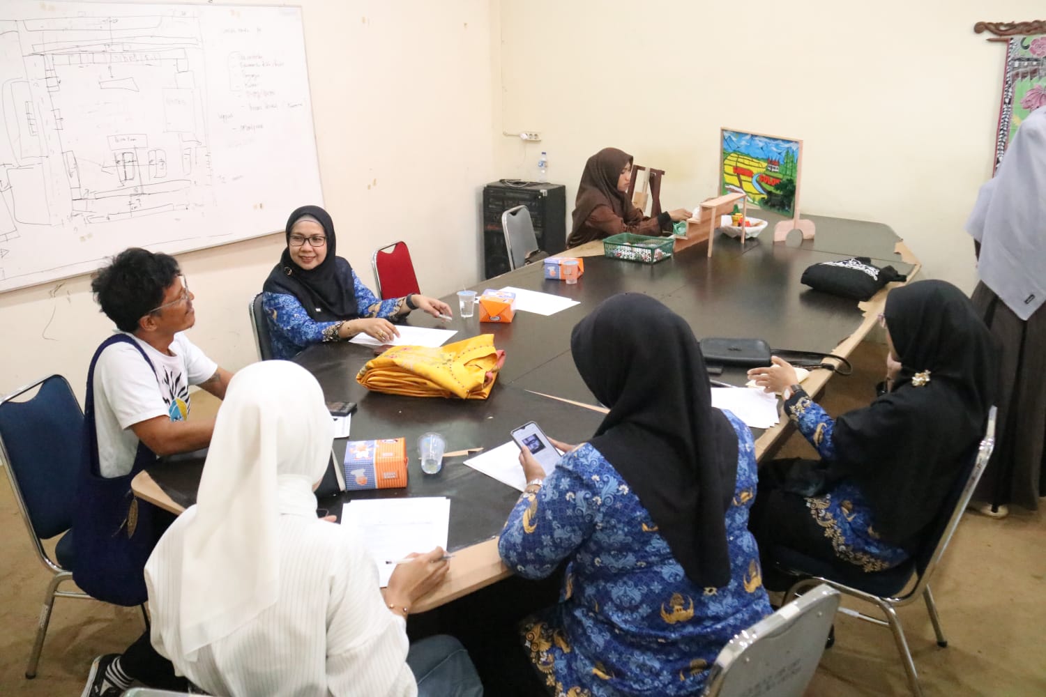 Kurasi Produk Kerajinan, Dekranasda Kota Solok Perkuat Daya Saing Produk Lokal