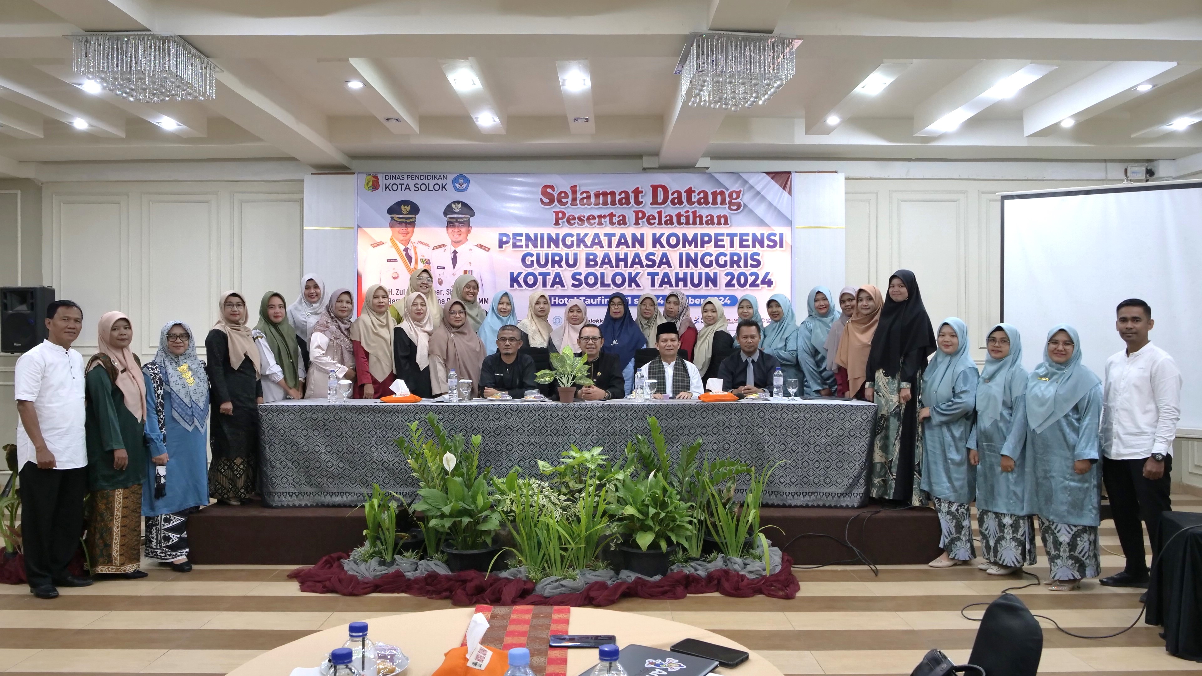 Pelatihan Peningkatan Kompetensi Guru Bahasa Inggris Kota Solok 