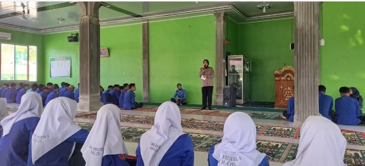 Bentengi Generasi Muda, Sat Binmas Polres Solok Kota Edukasi Bahaya Narkoba kepada Siswa SMAN 4 Kota Solok