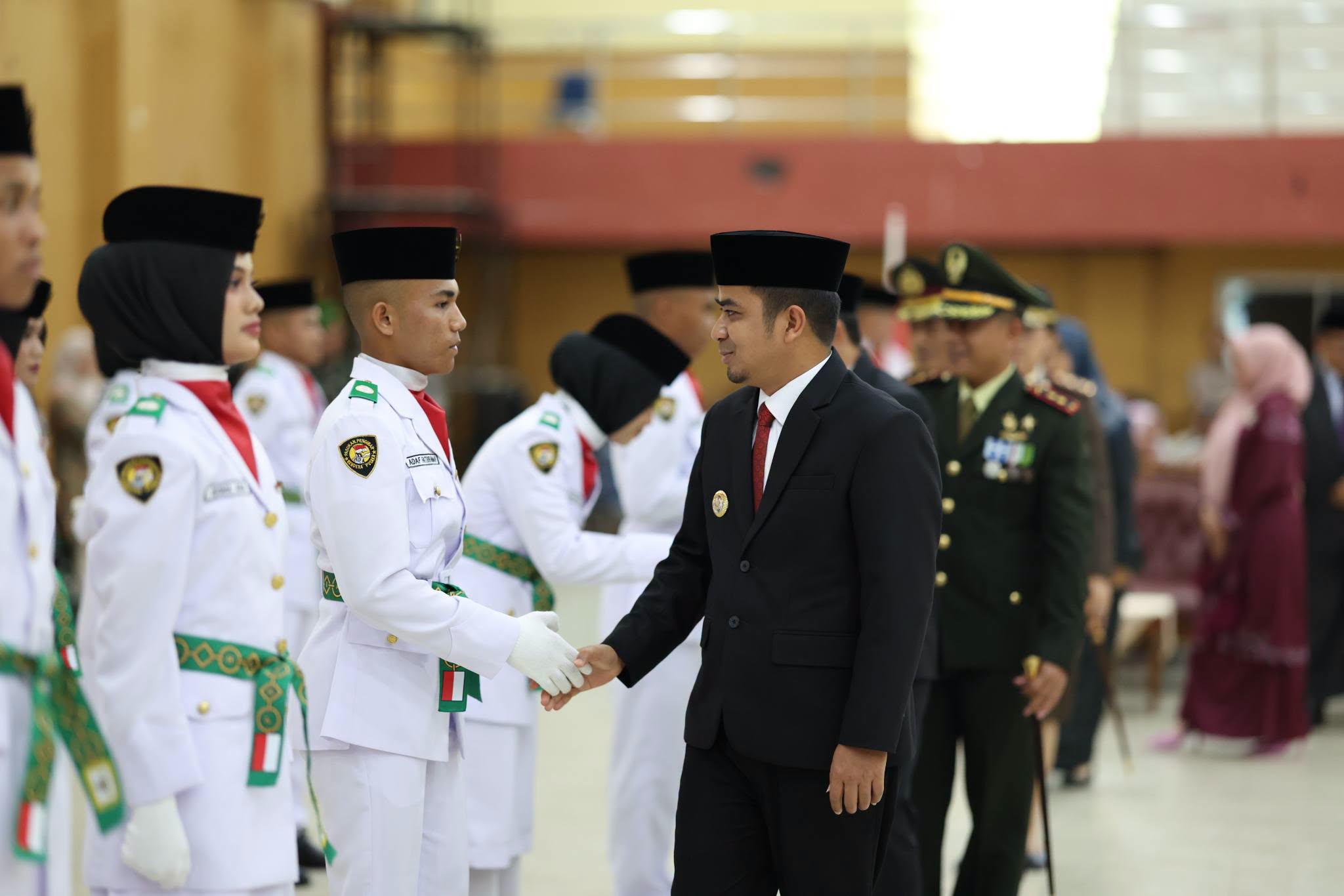 Wali Kota Solok Kukuhkan 65 Anggota Paskibra Kota Solok Tahun 2026