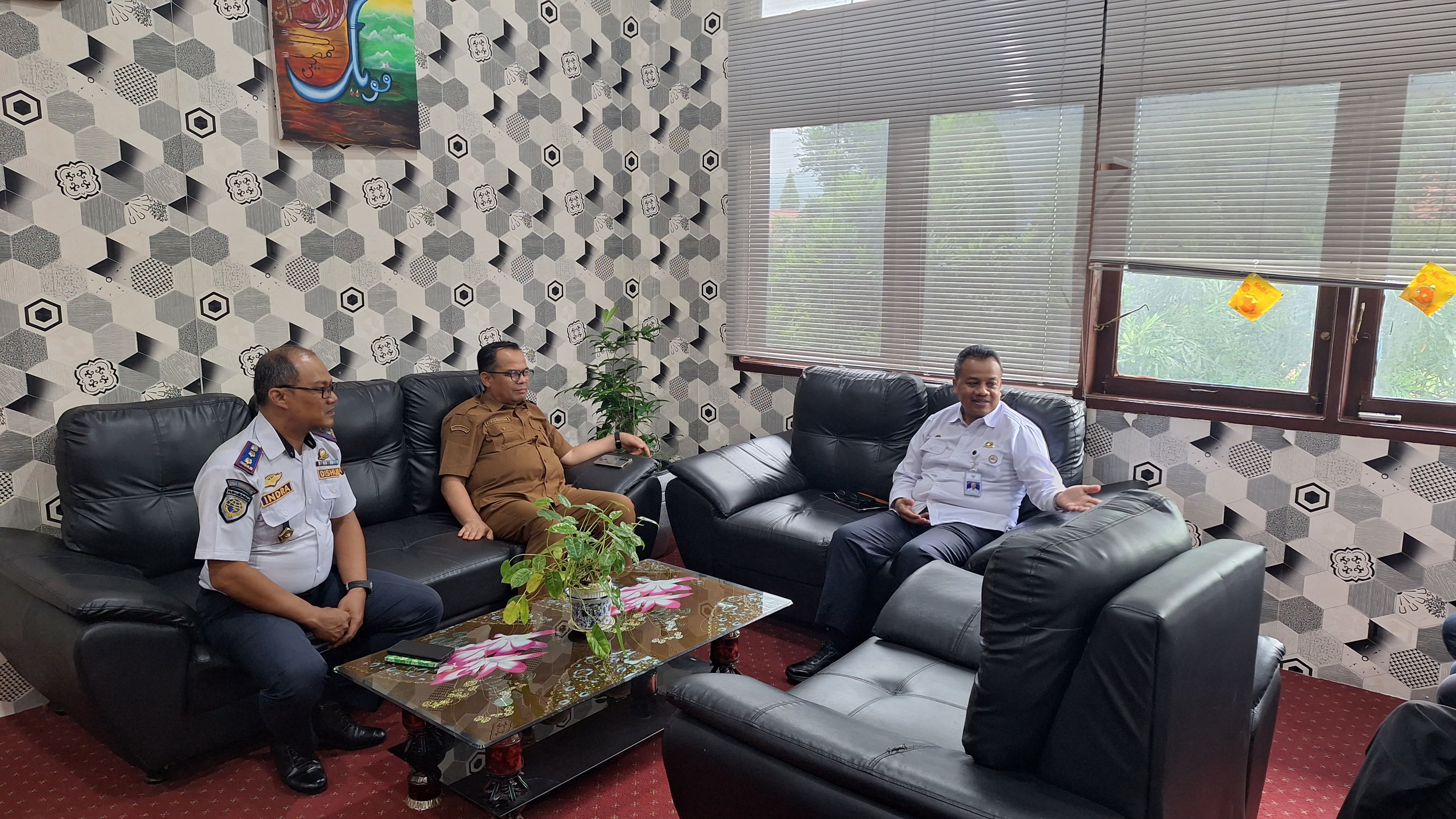 Terima Kunjungan Itjen Kemenhub, Sekda Kota Solok Mantapkan Kesiapan Operasional Bus Sekolah Rakyat