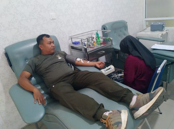 Peduli Antar Sesama, Prajurit Kodim Solok Lakukan Aksi Donor Darah