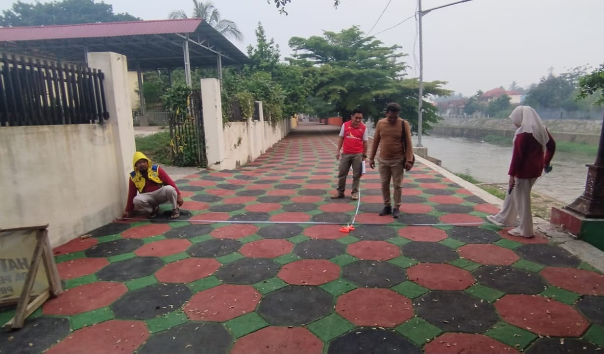 Pastikan Kualitas Infrastruktur, DPUPR Kota Solok Periksa Pekerjaan Jalan Inspeksi di Samping Lapangan Merdeka