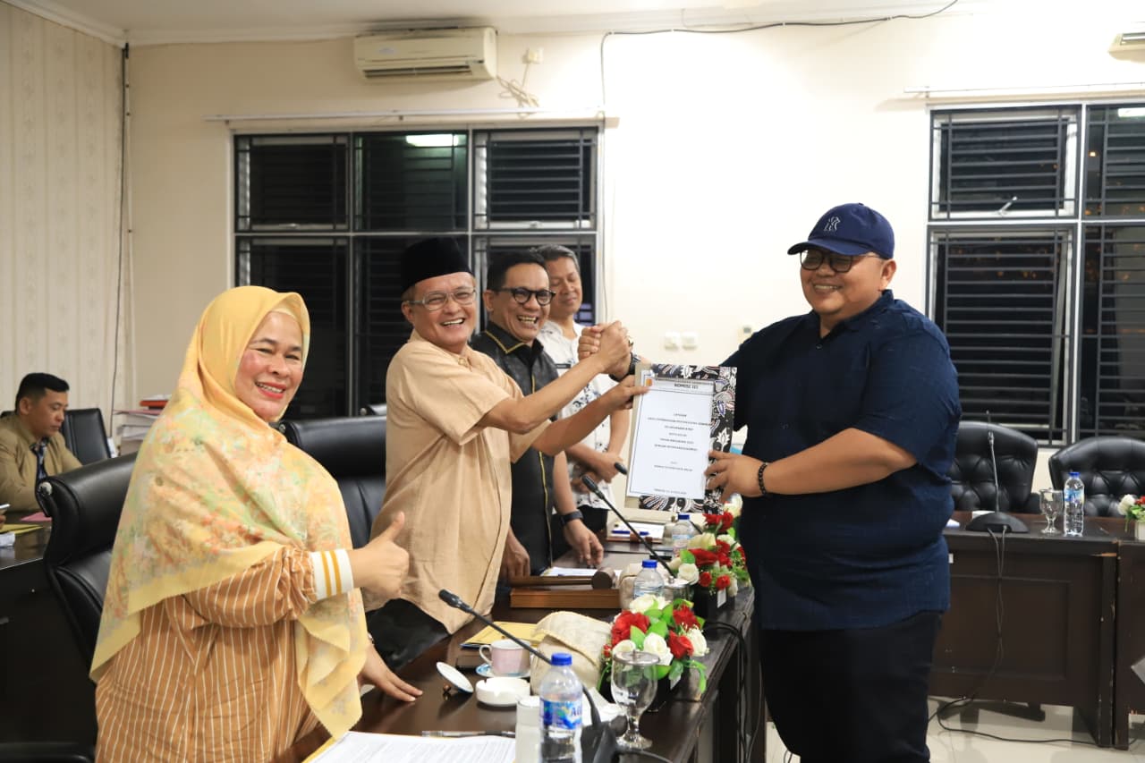Rampungkan Evaluasi APBD 2025, Tiga Komisi DPRD Kota Solok Serahkan Dokumen Rekomendasi Resmi