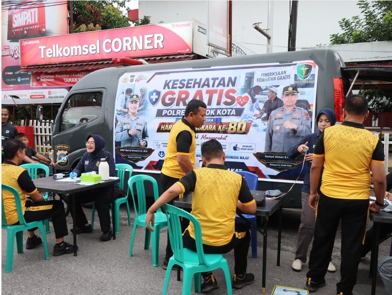Meriahkan Hari Bhayangkara ke-80, Polres Solok Kota Hadirkan Layanan Kesehatan Gratis di Arena CFD