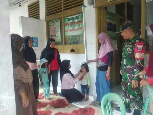 Peduli Kesehatan Balita, Babinsa Aktif Dampingi Kegiatan Posyandu