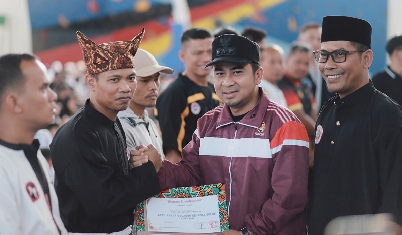 Hadiri Apel Akbar Bela Diri, Wali Kota Dorong Sinergi dan Pembinaan Atlet Berprestasi di Kota Solok