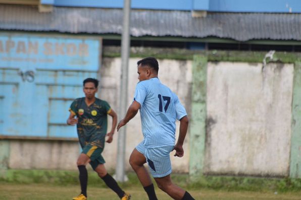 Jaga Silaturahmi, Tim Sepak Bola Kodim Solok Uji Tanding dengan Kodim 0307/Tanah Datar