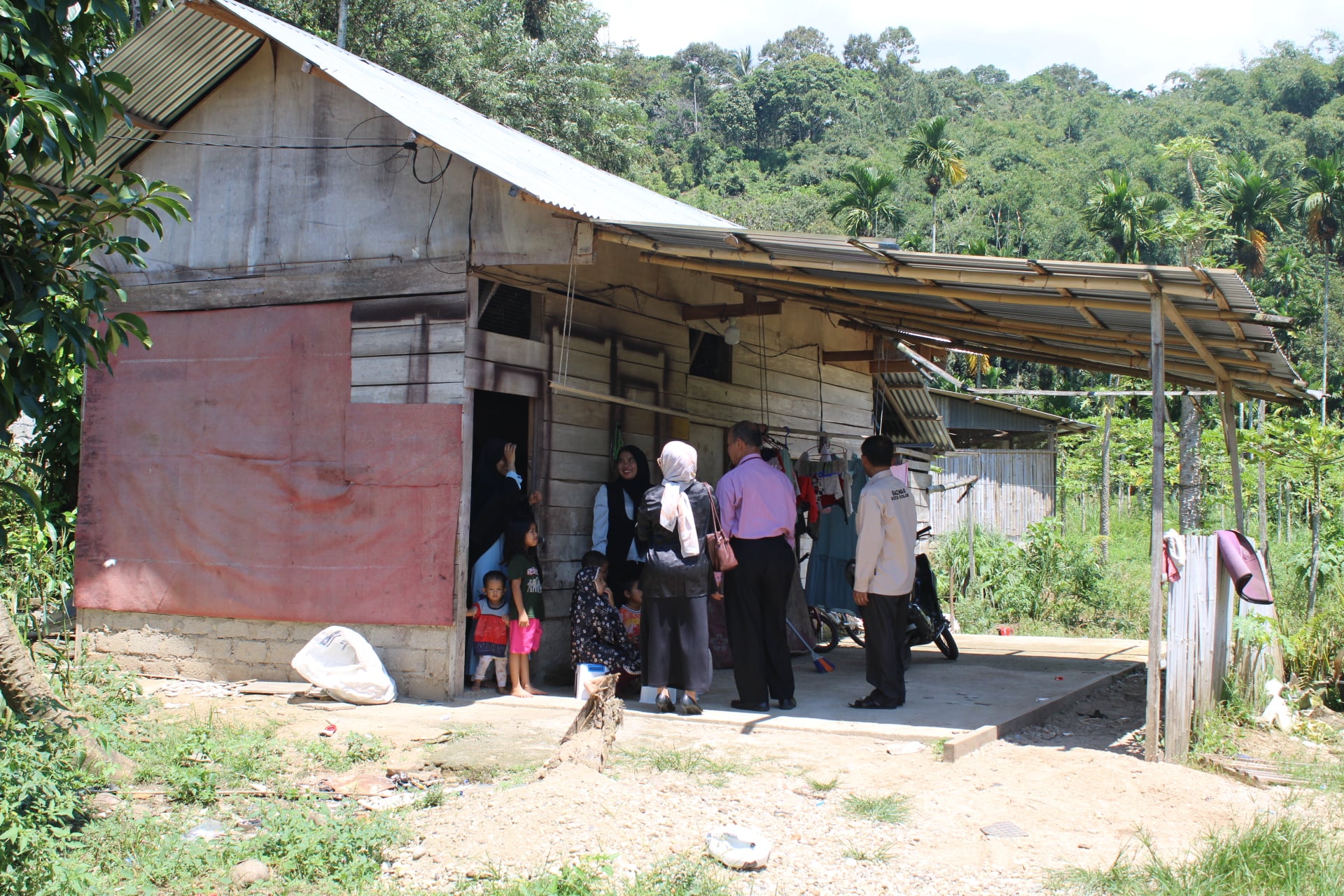 BAZNAS Kota Solok Salurkan Bantuan Sosial dan Rehab Rumah untuk Warga Tanah Garam