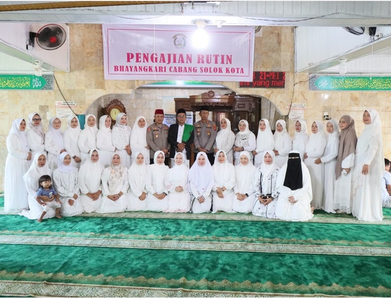 Melalui Binrohtal, Polres Solok Kota Perkuat Nilai Iman dan Kepedulian Sosial Anggota