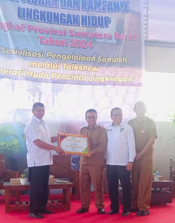 MAN Kota Solok Raih Piagam Sekolah Adiwiyata Provinsi Tahun 2024