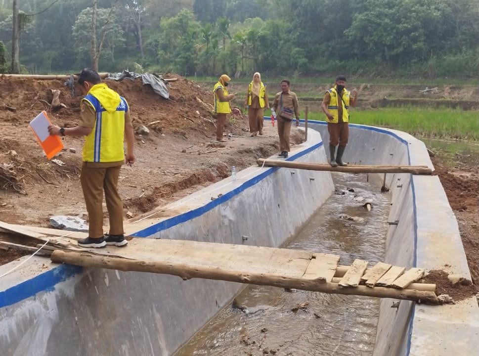 DPUPR Kota Solok Periksa Hasil Pekerjaan Irigasi Parak Kopi dan Taman Bidadari