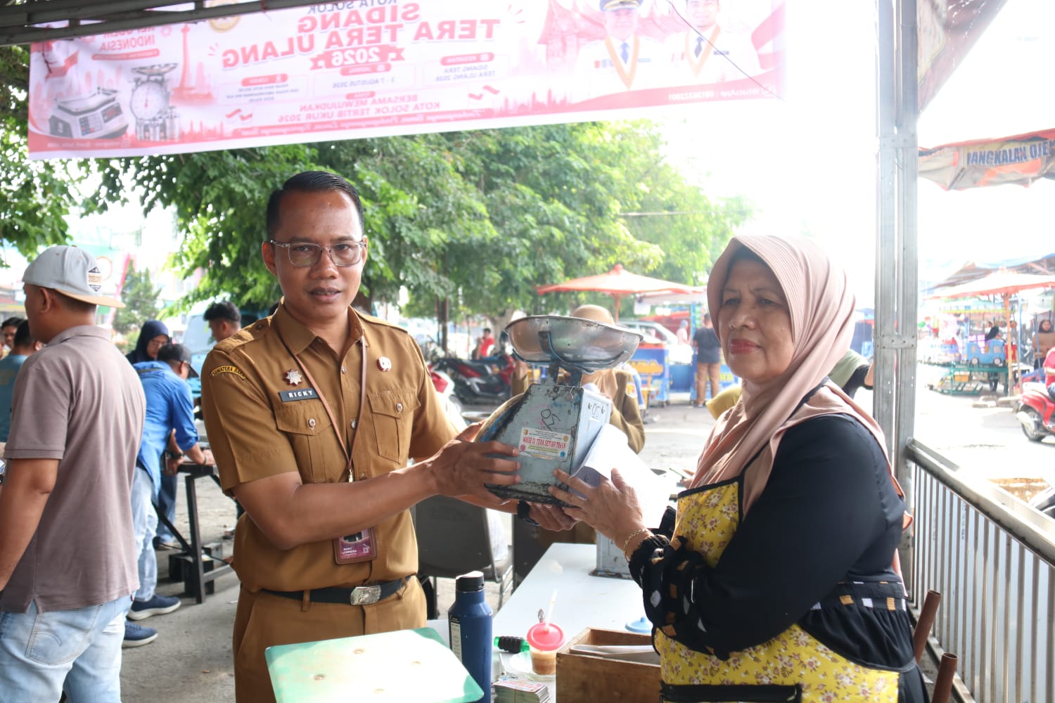 Pemko Solok Gelar Layanan Tera Ulang Timbangan di Pasar Raya dan Pasar Pagi Abdurrahman Bin Auf