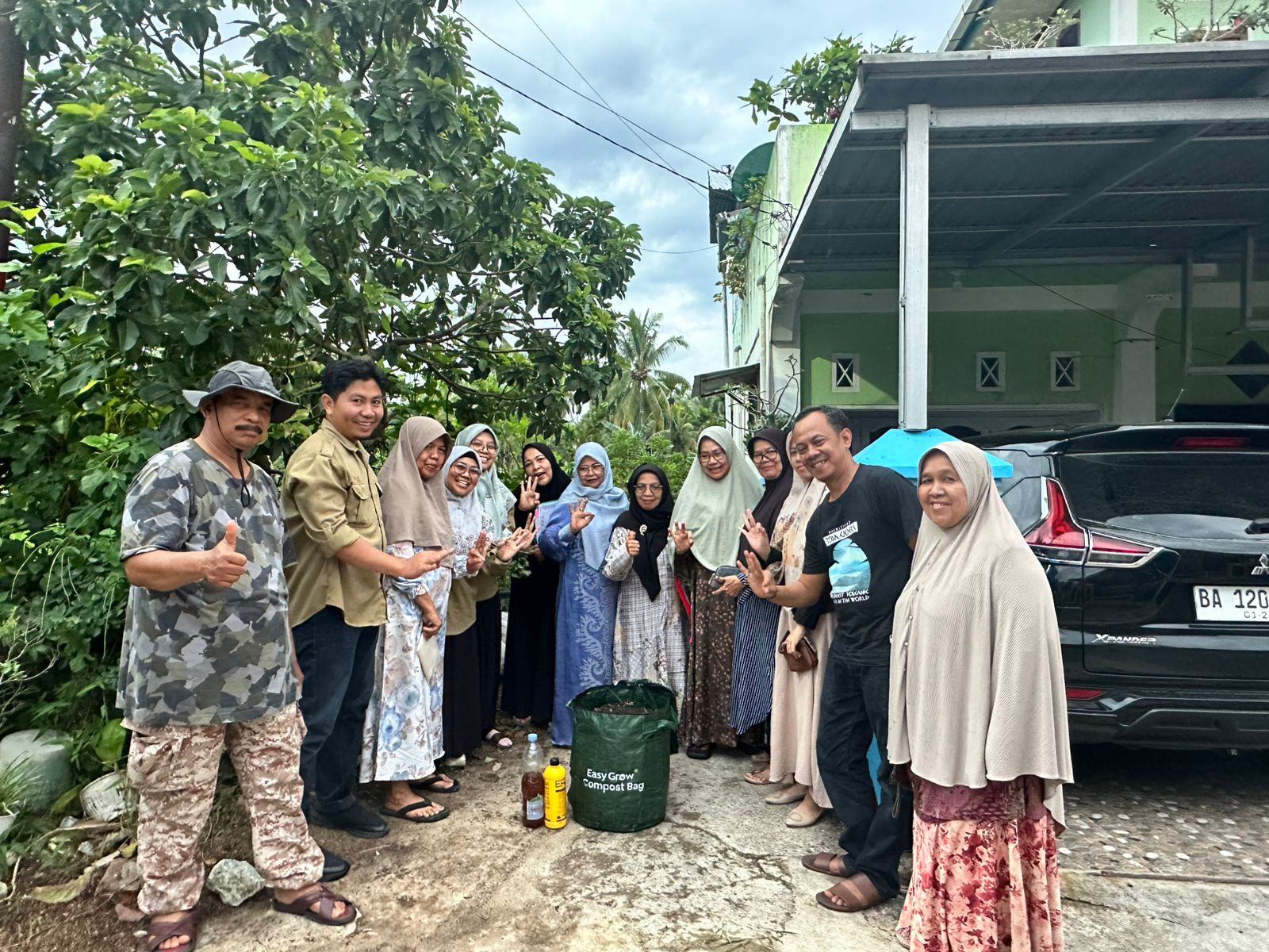 Manfaatkan dan Olah Sampah Rumah Tangga menjadi Kompos, DLH Lakukan Penyuluhan ke Ibu-ibu Komplek Perumahan Pandan Puti Indah