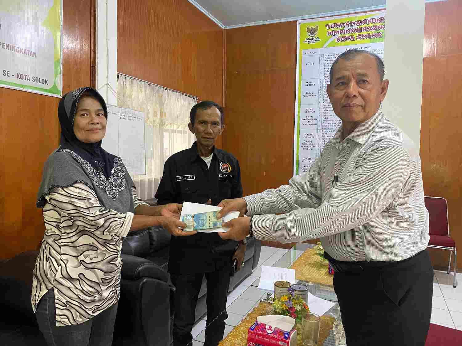 BAZNAS Kota Solok Salurkan Bantuan untuk Korban Kebakaran di Nan Balimo