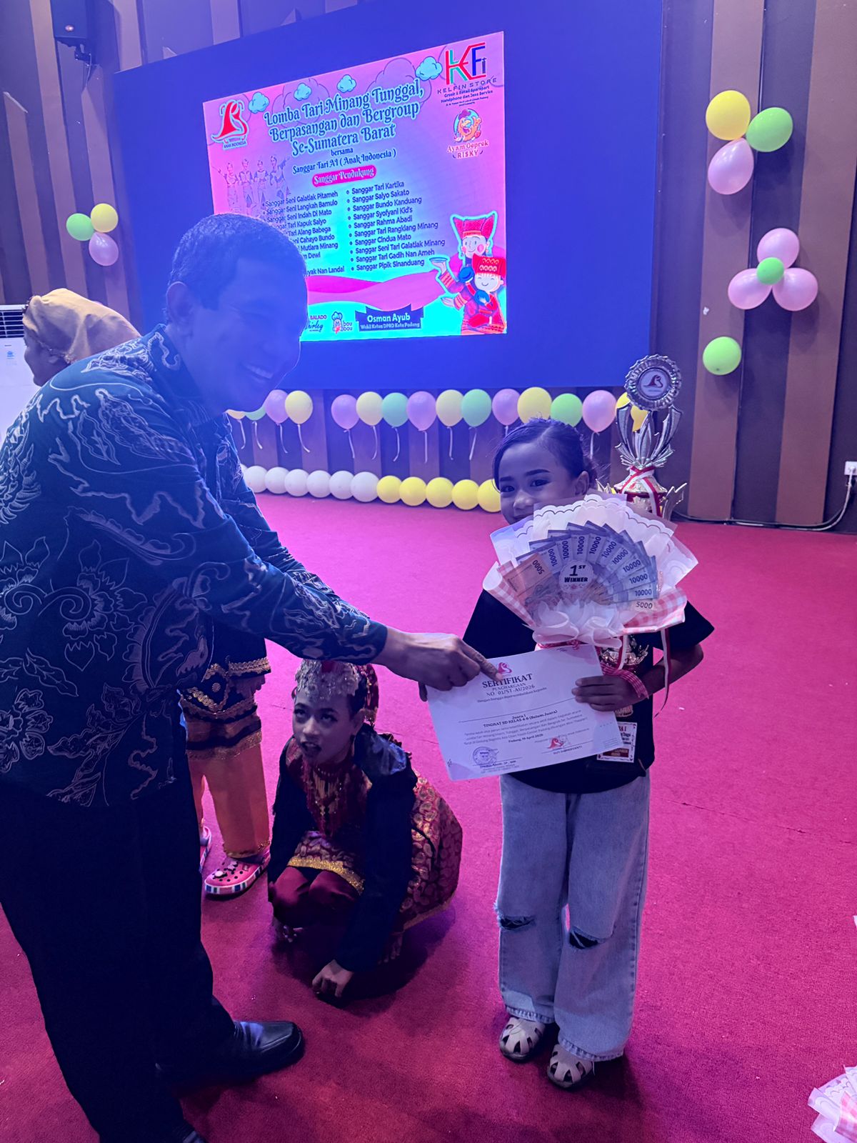 Ukir Prestasi, Siswi SDN 03 Kampung Jawa Raih Juara 1 Tari Tunggal se-Sumbar