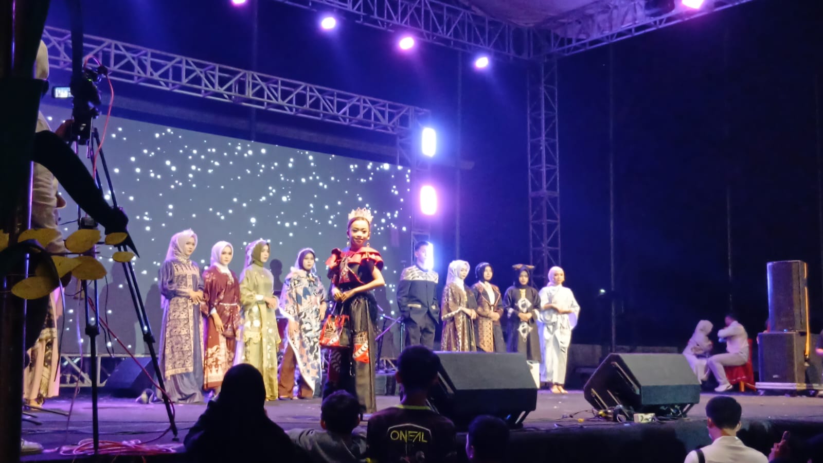 Dekranasda Kota Solok Tampilkan Pesona Batik, Songket, dan Bordir Lokal dalam Fashion Show RSBG 2026