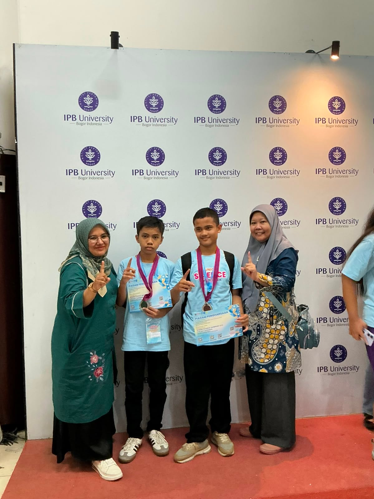 Dua Siswa SMPN 1 Kota Solok Raih Medali Perak Olimpiade Nasional