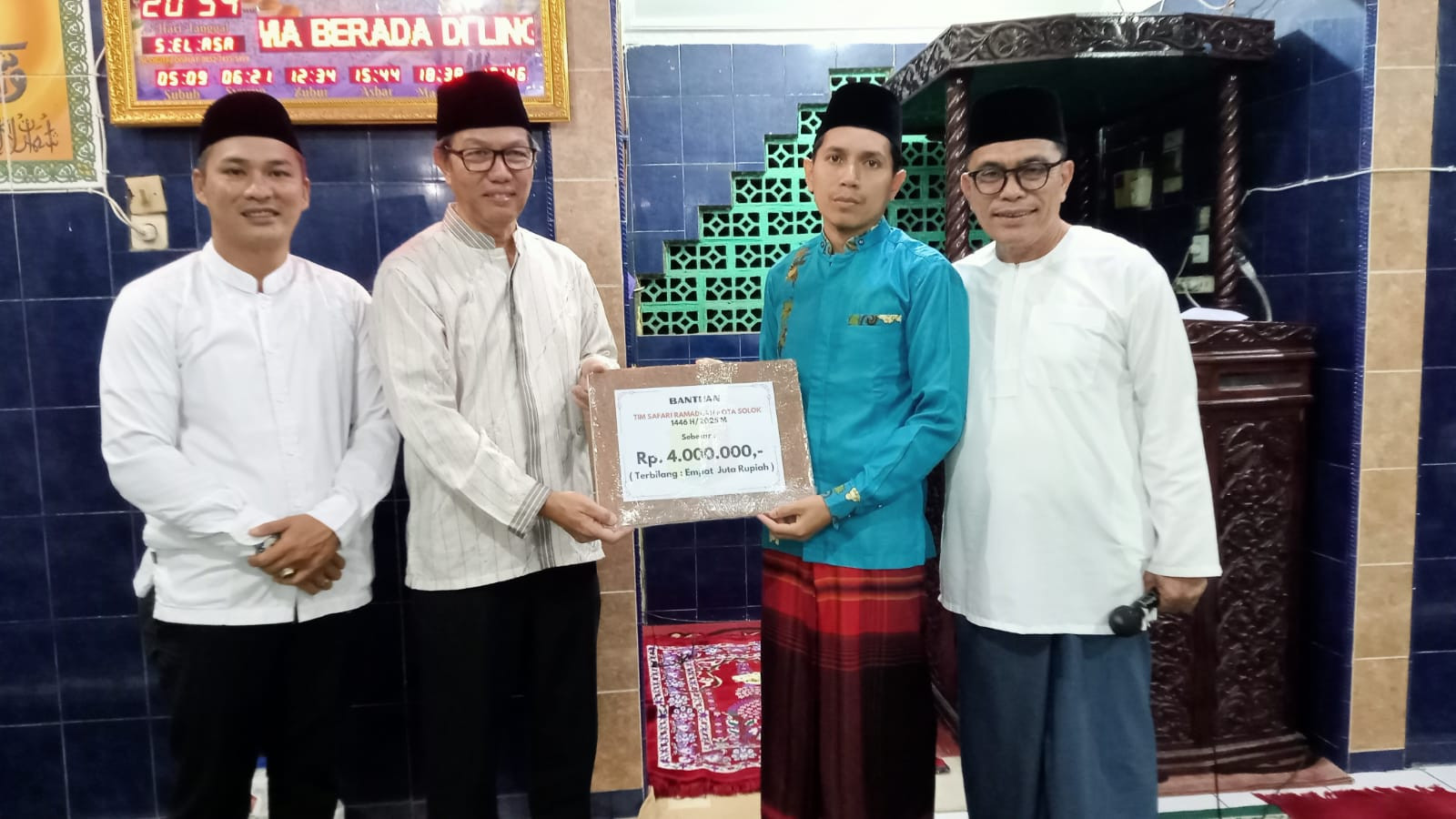 Masjid Ikhwanul Muslimin Terminal Bareh Solok Terima Bantuan dari Tim Safari Ramadan 