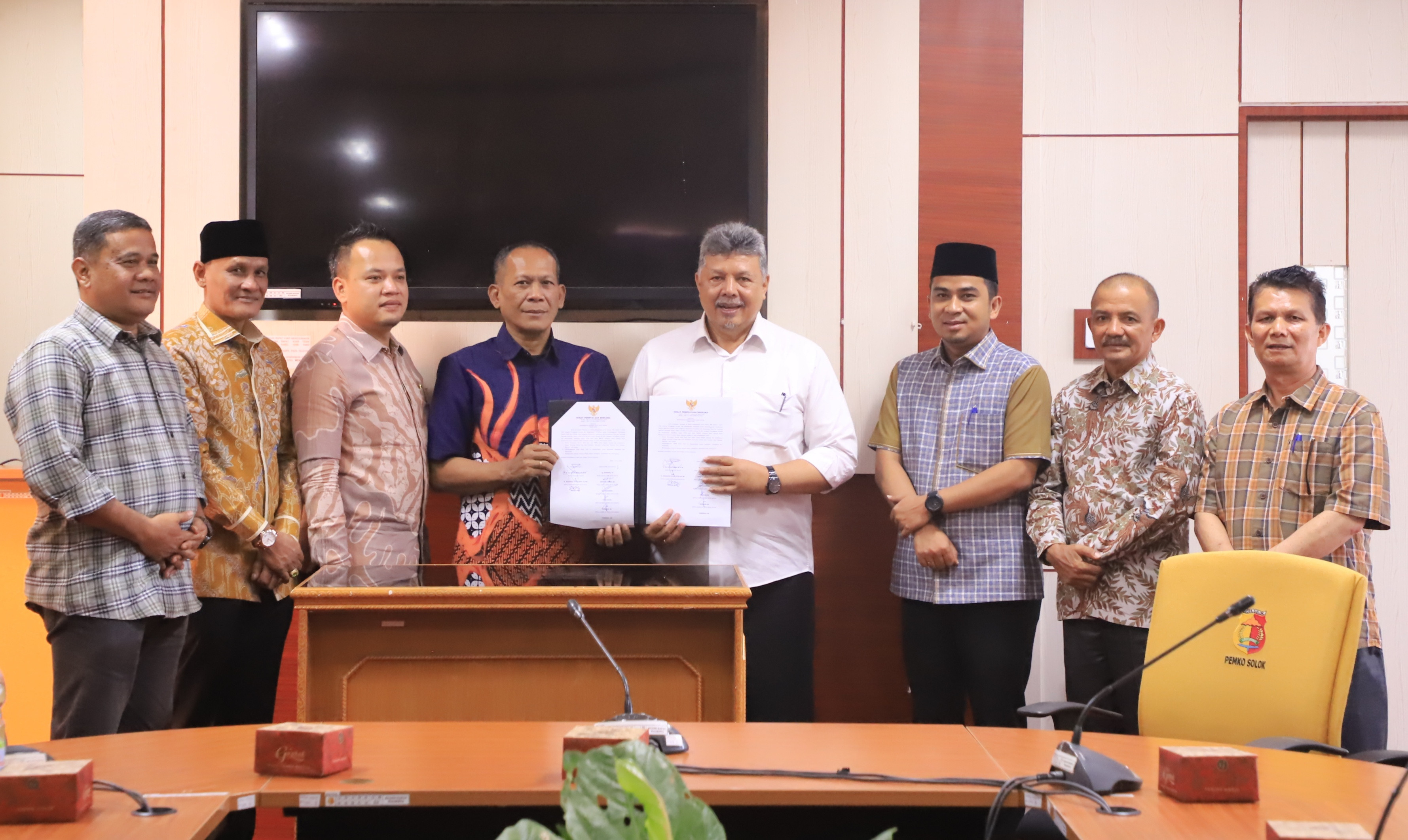 Pemko dan DPRD Tandatangani Pernyataan Bersama PPDB Kota Solok