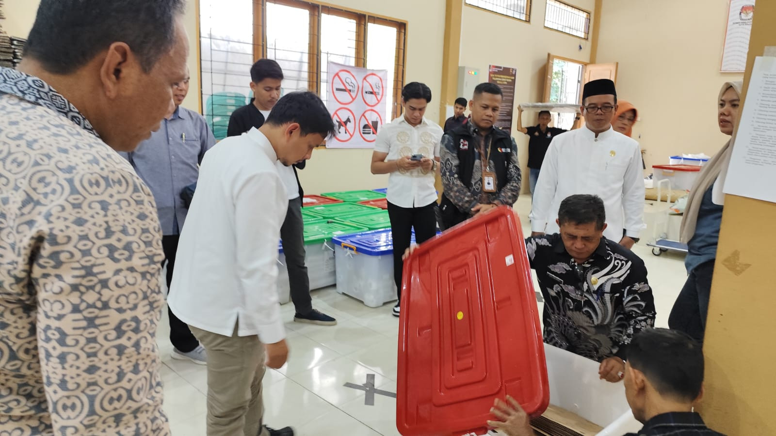 KPU KOTA SOLOK BUKA KOTAK SUARA PEMILIHAN UMUM