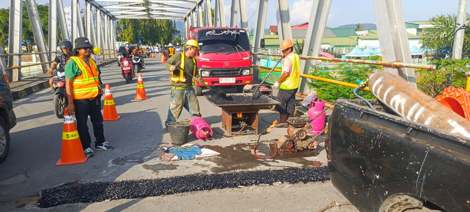 Tingkatkan Keamanan dan Kenyamanan Pengguna Jalan, Dinas PUPR Perbaiki Sambungan Jembatan 