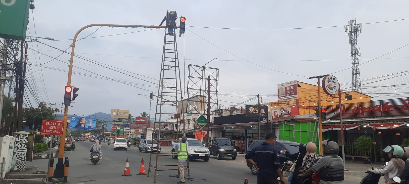 Respon Cepat Layanan Publik, Dishub Kota Solok Normalisasi Traffic Light Simpang Muhammadiyah