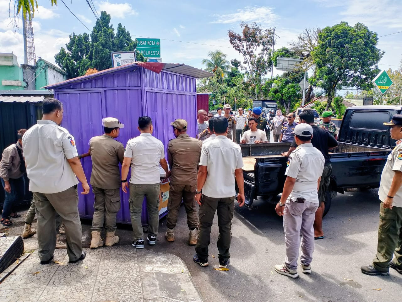 Puluhan PKL di Kawasan Lapangan Merdeka Direlokasi ke Jalan Inspeksi Batang Lembang