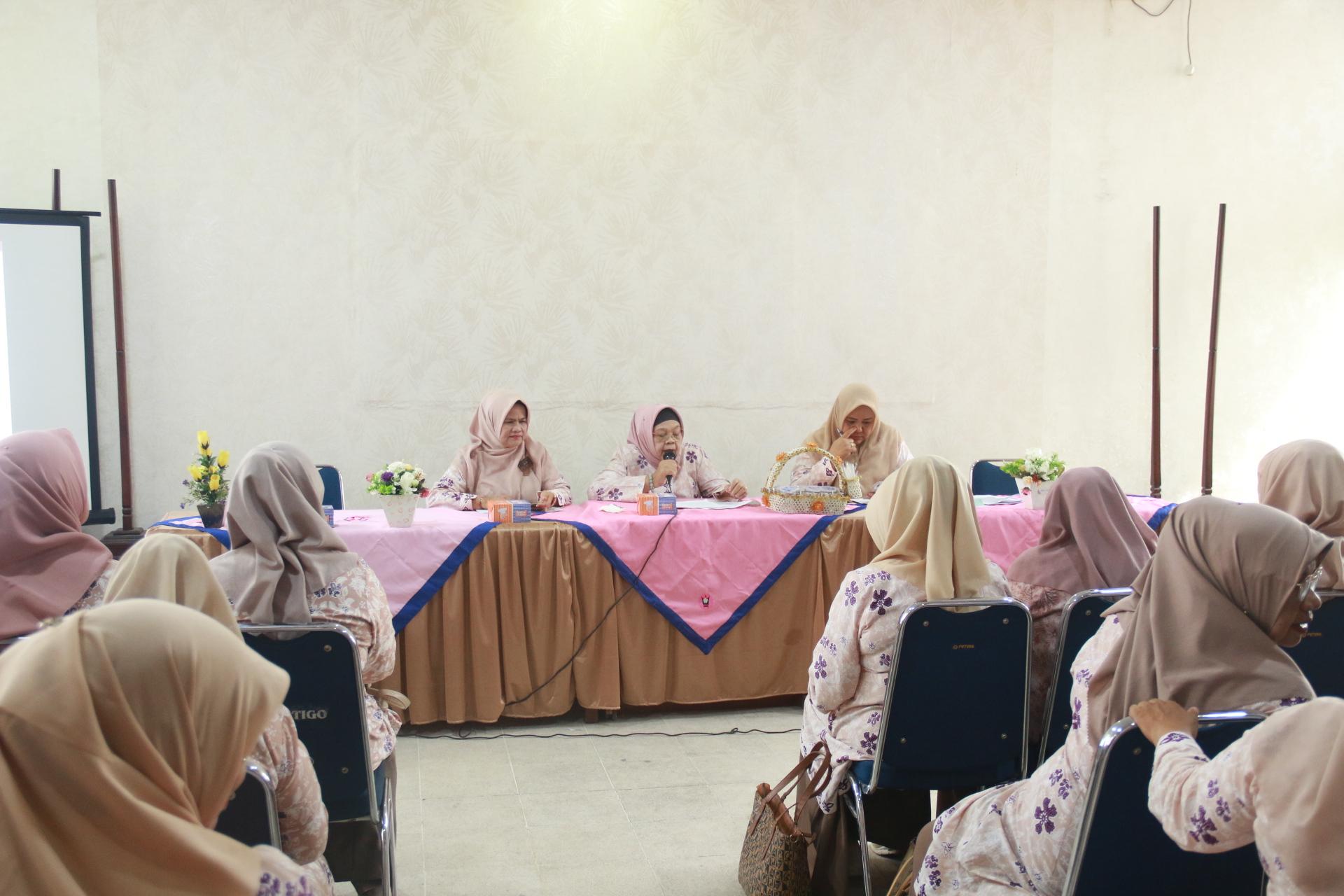 Perkuat Koordinasi, GOW Kota Solok Gelar Pertemuan Bulanan dan Bentuk Panitia Sunatan Massal