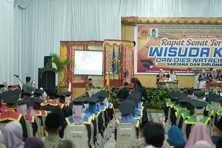 Hadiri Wisuda ke-65 dan Dies Natalis ke-42 UMMY, Wali Kota Solok Ajak Wisudawan Berikan Kontribusi bagi Pembangunan