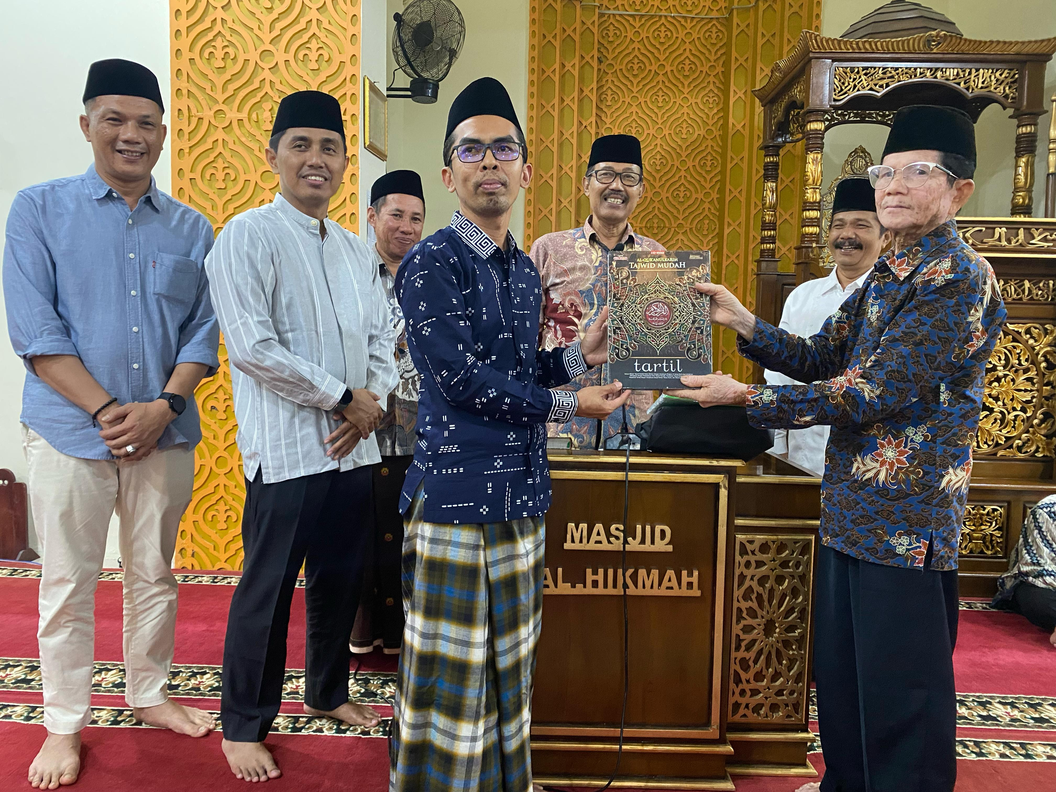 Jamaah Masjid Al - Hikmah Disambangi Tim Safari Ramadhan Kota Solok