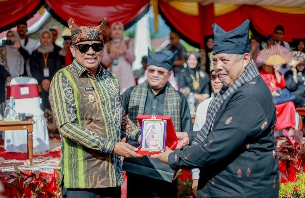 Wali Kota Bontang Hadiri Festival Rang Solok Baralek Gadang