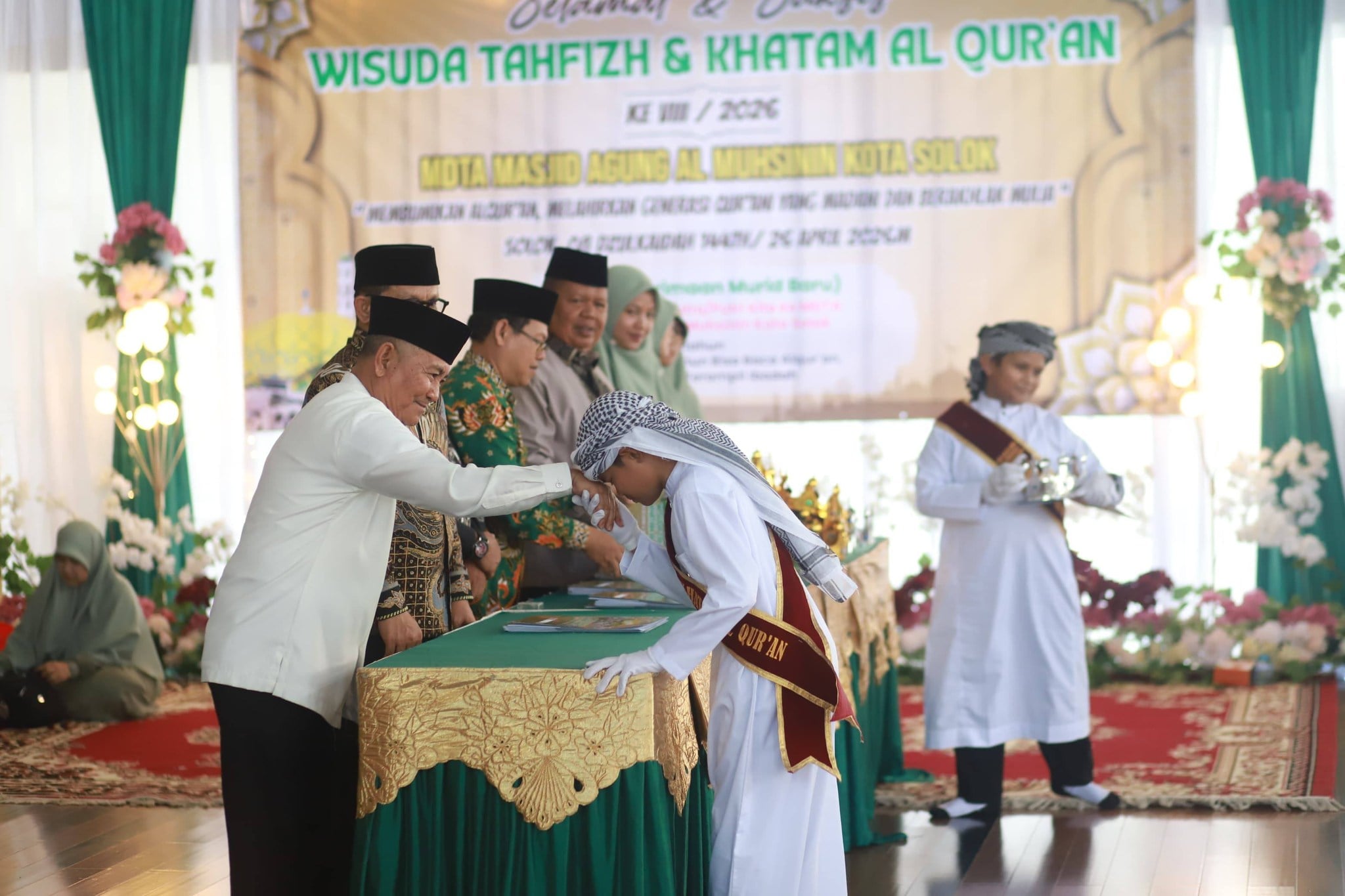 Hadiri Wisuda Tahfizh, Wawako Solok Tekankan Pentingnya Generasi Qur’ani