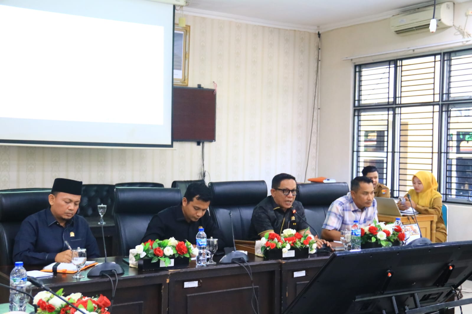 Rapat Kerja Komisi II DPRD Kota Solok: Tekankan Transparansi Dana TKD dan Peningkatan Layanan RSUD