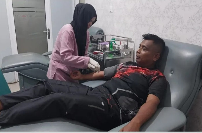 Prajurit Kodim Solok Donorkan Darah, Bantu Warga yang Derita Anemia