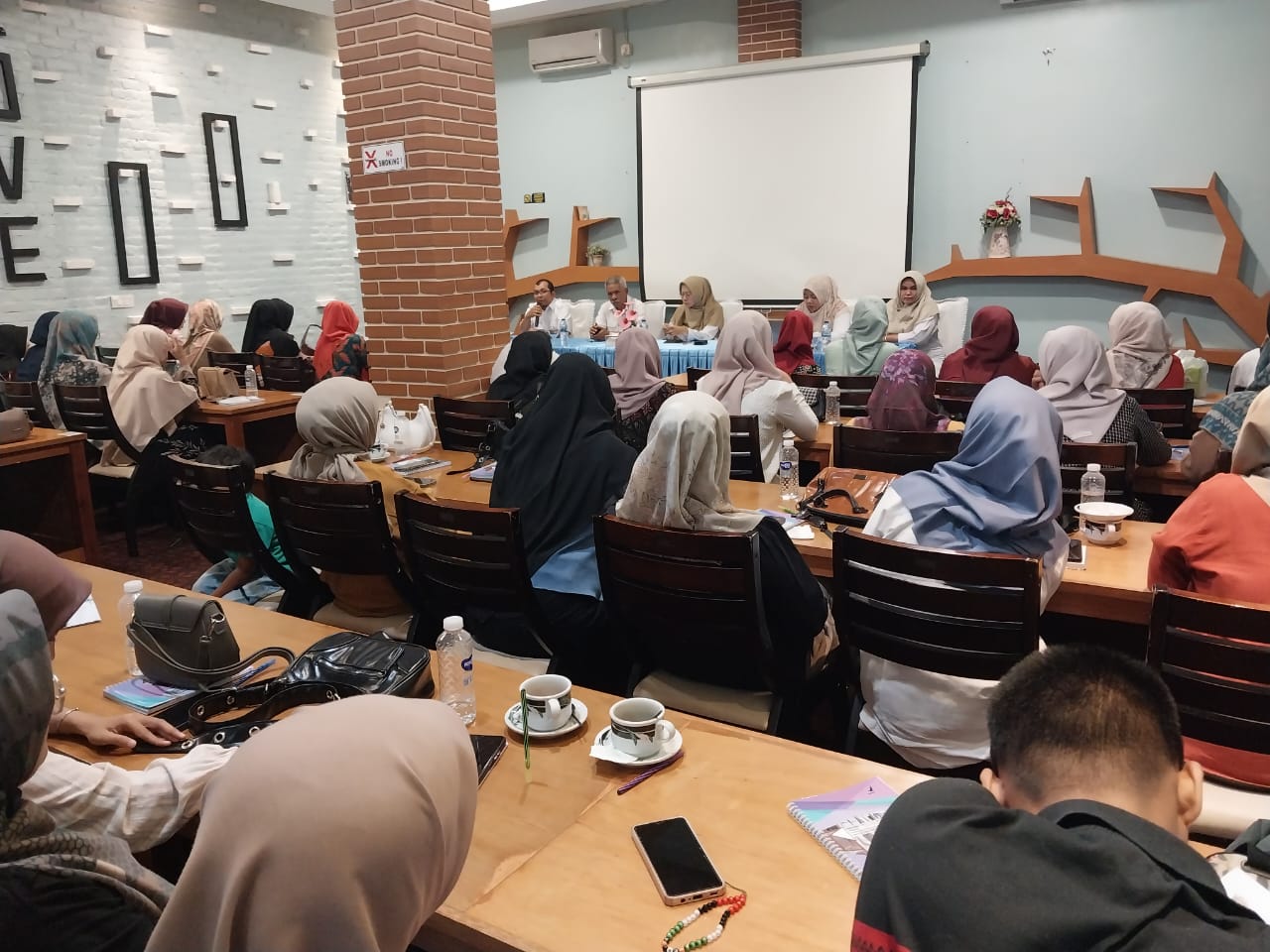 Cegah Pangan Berbahaya, Dinkes Kota Solok Latih 45 Pelaku Usaha IRTP
