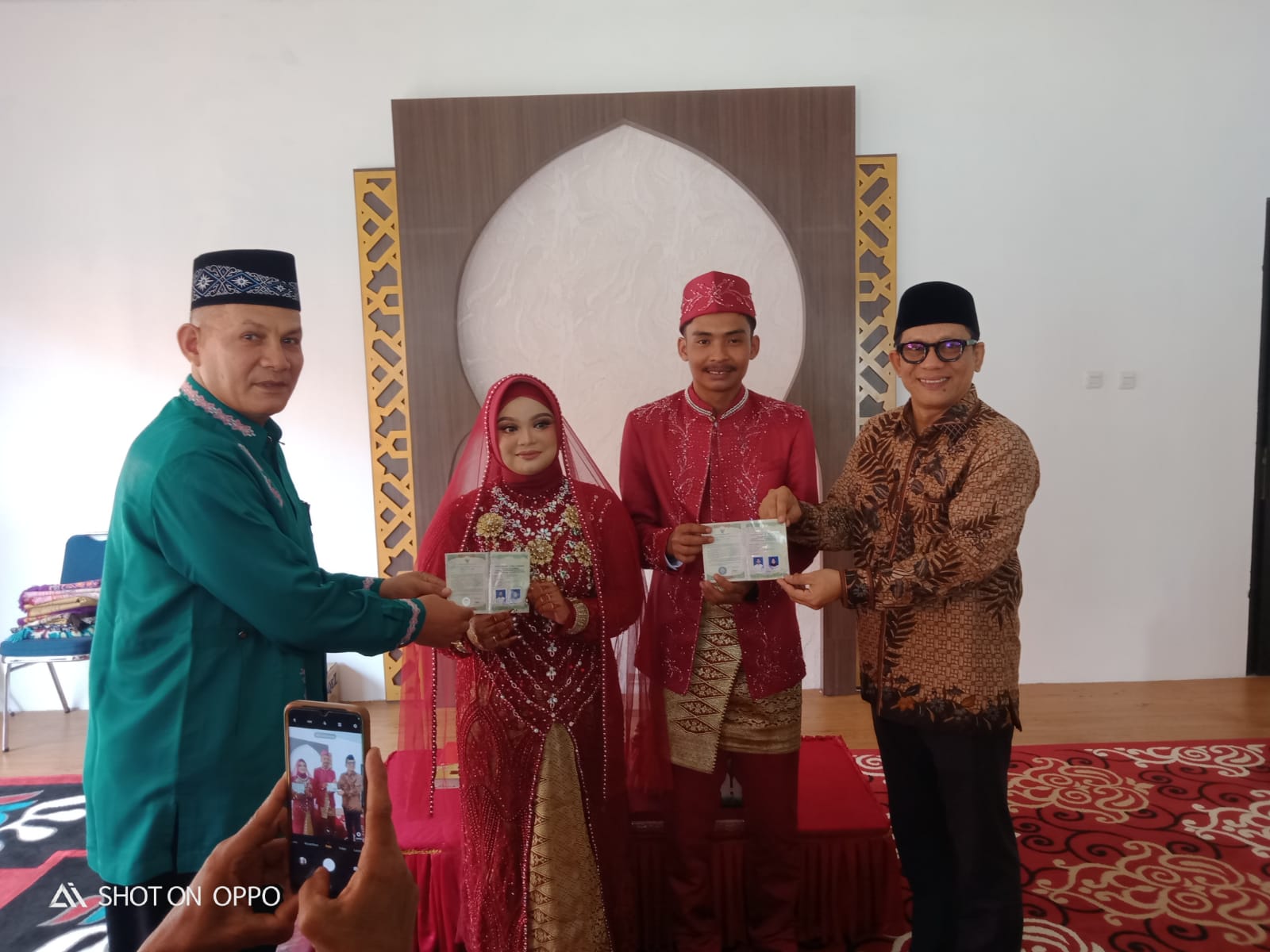 Momen Haru, Ketua DPRD Saksikan Akad Nikah Warga