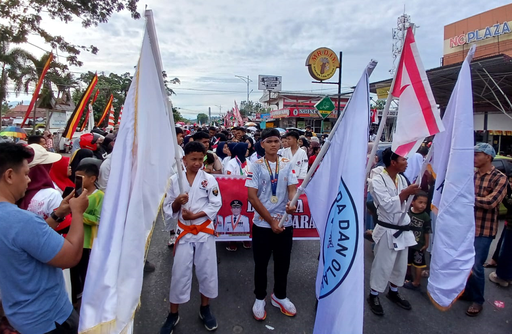 Usung Tema Dispora Berjuara, Dispora Ikuti Pawai Alegoris dan Pembangunan