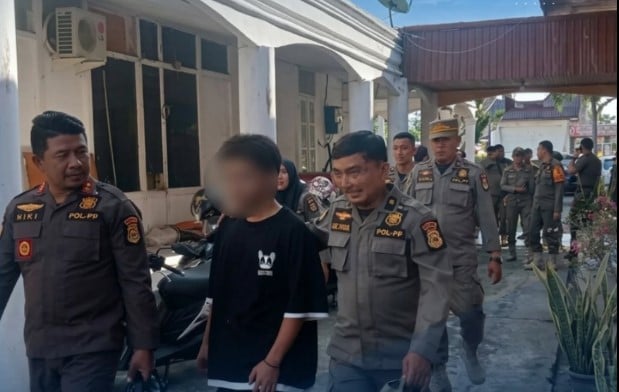 Satpol PP dan Damkar Kota Solok Amankan ODGJ yang Resahkan Warga Laing