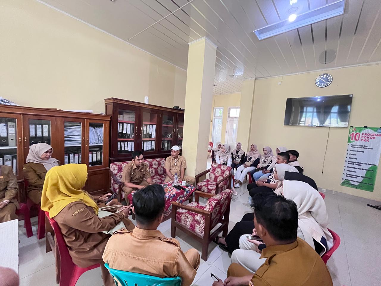 Monitoring KKN Tematik, Camat Lubuk Sikarah Dorong Mahasiswa Perkuat Pengabdian dan Hadirkan Inovasi 