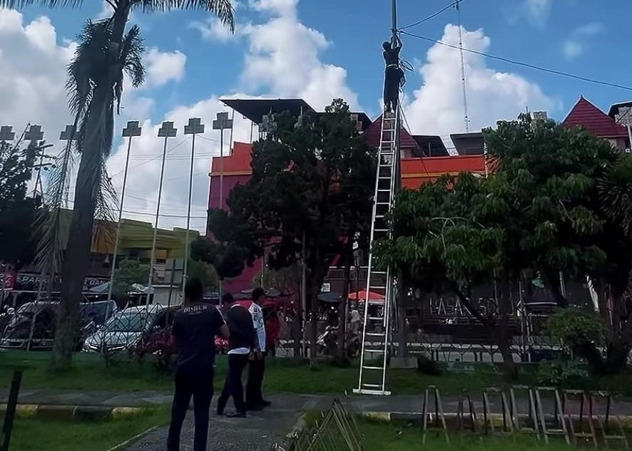 Dishub Kota Solok Fasilitasi Pembongkaran PJU di Taman Syech Kukut Dukung Revitalisasi